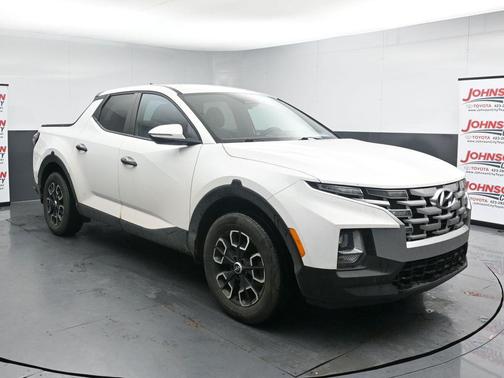 Atlas White 2023 Hyundai SANTA CRUZ SEL