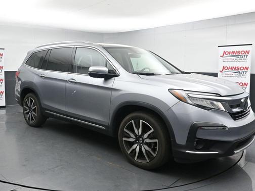 Lunar Silver Metallic 2022 Honda Pilot Touring 8-Passenger