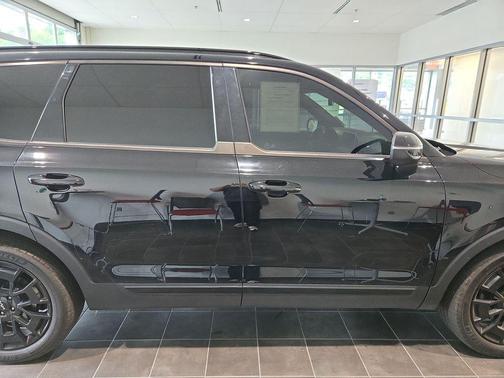 Ebony Black 2022 Kia Telluride SX