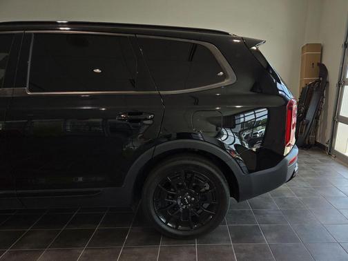 Ebony Black 2022 Kia Telluride SX