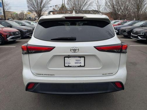 Wind Chill Pearl 2023 Toyota Highlander XLE
