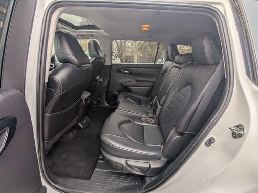 Wind Chill Pearl 2023 Toyota Highlander XLE