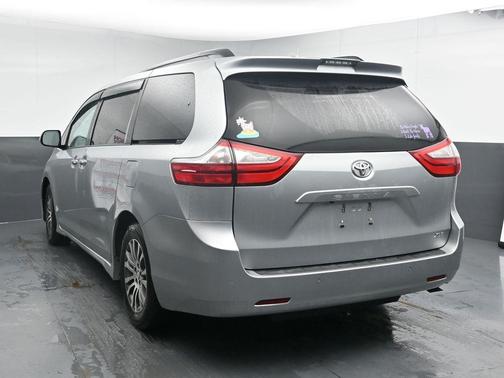 2019 Toyota Sienna SE