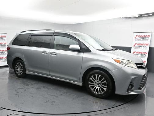 2019 Toyota Sienna SE