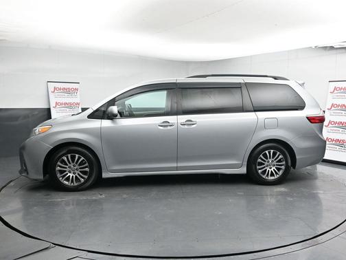 2019 Toyota Sienna XLE