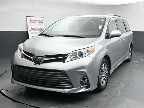 2019 Toyota Sienna XLE