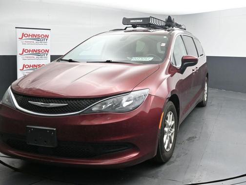 Velvet Red Pearlcoat 2021 Chrysler Voyager LXI
