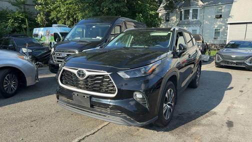 Midnight Black Metallic 2023 Toyota Highlander XLE