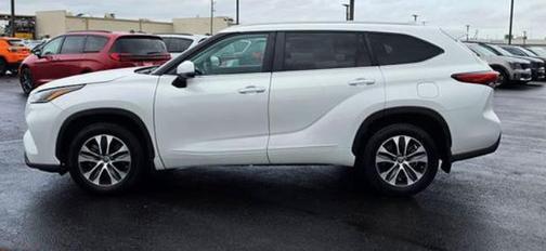 Wind Chill Pearl 2023 Toyota Highlander XLE