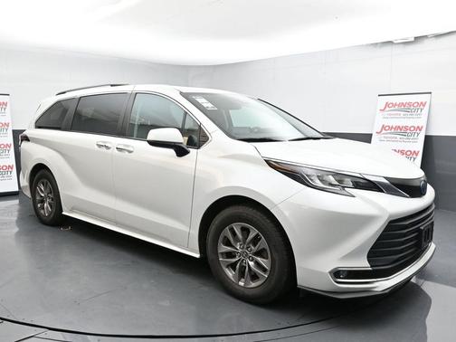 2022 Toyota Sienna XLE