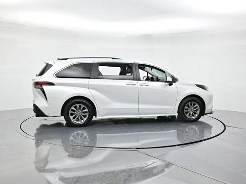 2022 Toyota Sienna XLE