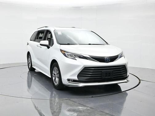 2022 Toyota Sienna XLE