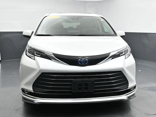 2022 Toyota Sienna XLE