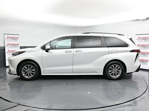 2022 Toyota Sienna XLE