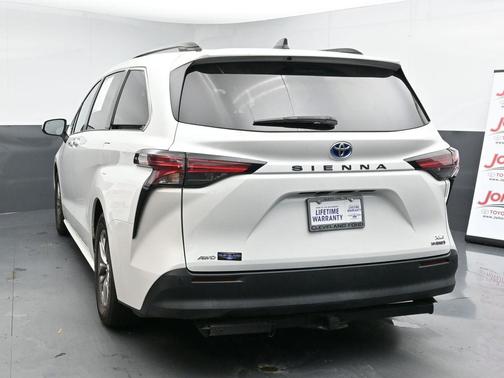2022 Toyota Sienna XLE