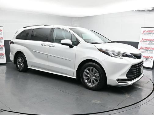 2022 Toyota Sienna XLE