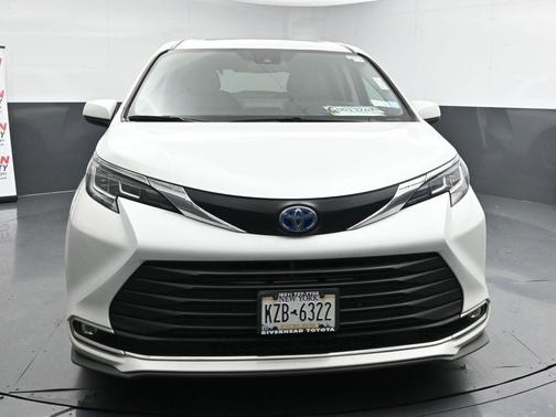 2022 Toyota Sienna XLE