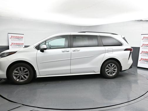 2022 Toyota Sienna XLE