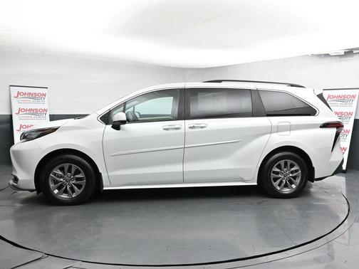 2022 Toyota Sienna XLE