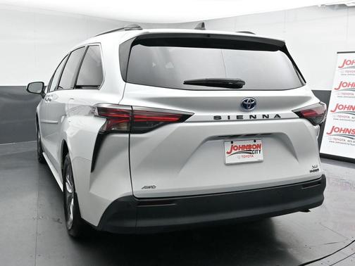 2022 Toyota Sienna XLE