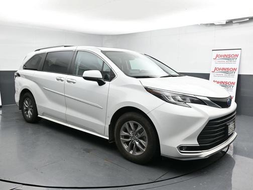 2022 Toyota Sienna XLE