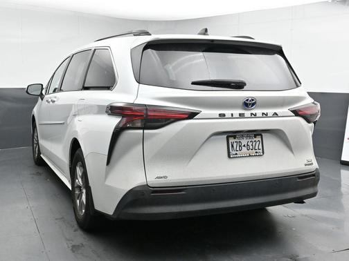 2022 Toyota Sienna XLE