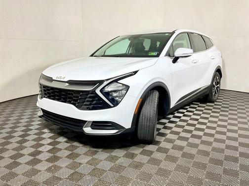 Glacial White Pearl 2023 Kia Sportage EX