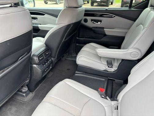 Platinum White Pearl 2024 Honda Pilot EX-L 7 Passenger
