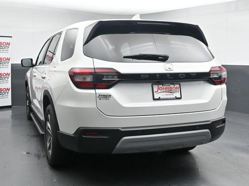 Platinum White Pearl 2024 Honda Pilot EX-L 7 Passenger