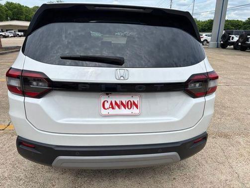 Platinum White Pearl 2024 Honda Pilot EX-L 7 Passenger