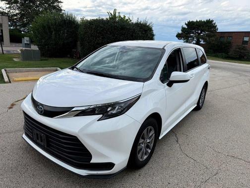 Ice Cap 2024 Toyota Sienna LE