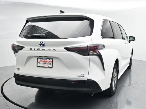 Ice Cap 2024 Toyota Sienna LE