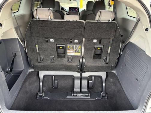 Ice Cap 2024 Toyota Sienna LE