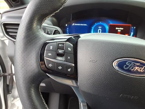 Star White Metallic Tri-Coat 2024 Ford Explorer ST