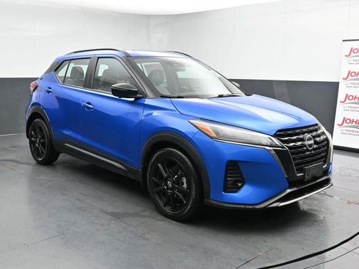 2023 Nissan Kicks SR