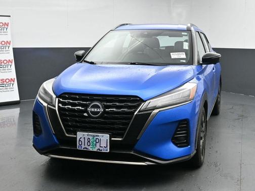 2023 Nissan Kicks SR