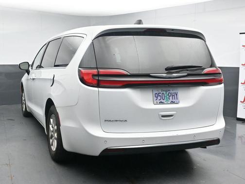 Bright White Clearcoat 2023 Chrysler Pacifica Touring L