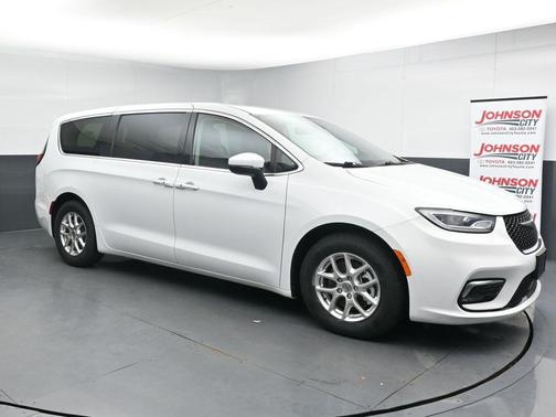 Bright White Clearcoat 2023 Chrysler Pacifica Touring L
