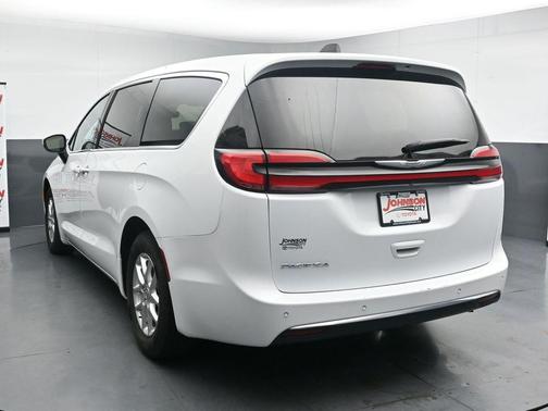 Bright White Clearcoat 2023 Chrysler Pacifica Touring L