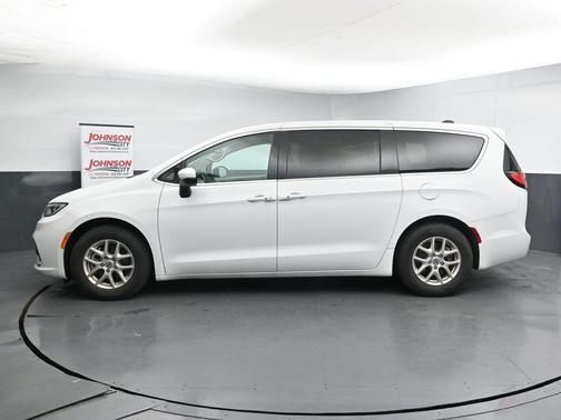 Bright White Clearcoat 2023 Chrysler Pacifica Touring L