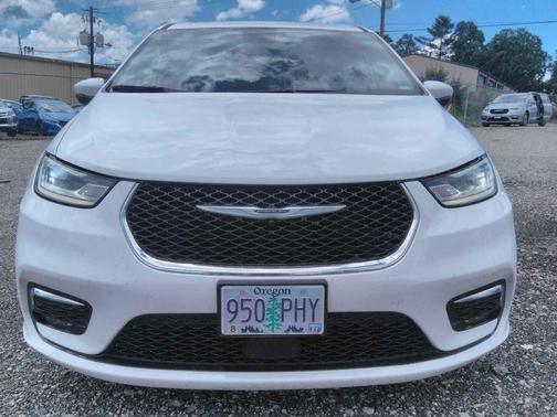 Bright White Clearcoat 2023 Chrysler Pacifica Touring L