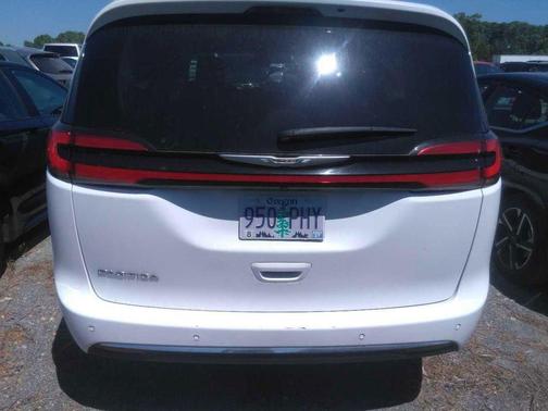Bright White Clearcoat 2023 Chrysler Pacifica Touring L
