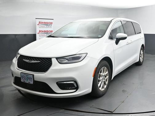 Bright White Clearcoat 2023 Chrysler Pacifica Touring L
