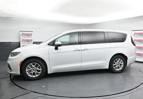 Bright White Clearcoat 2023 Chrysler Pacifica Touring L