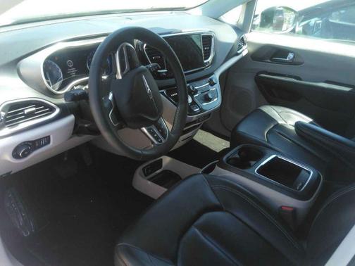 Bright White Clearcoat 2023 Chrysler Pacifica Touring L
