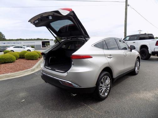 Titanium Glow 2024 Toyota Venza Limited