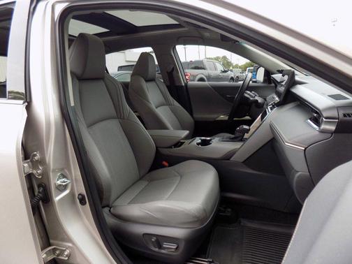 Titanium Glow 2024 Toyota Venza Limited
