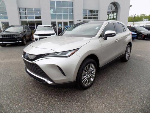Titanium Glow 2024 Toyota Venza Limited