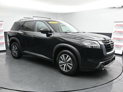 2023 Nissan Pathfinder SL 4WD