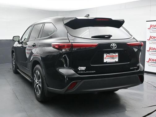 Midnight Black Metallic 2023 Toyota Highlander XLE